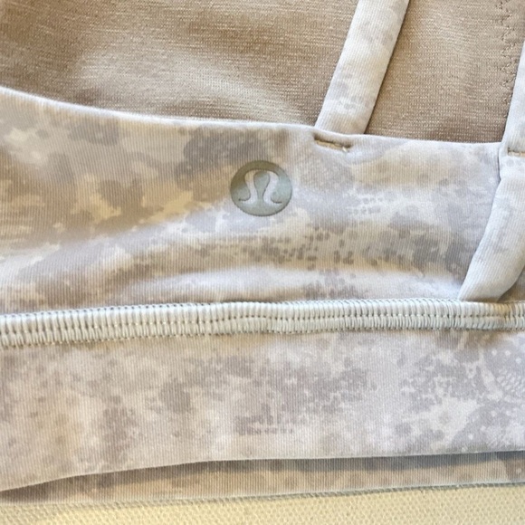 Lululemon Energy Sports Bra Women’s 4 High Neck Workout Top Luxtreme Grey Oasis - Picture 4 of 7